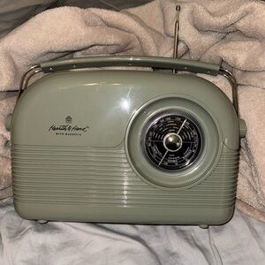 Hearth&Hand Vintage-Style Bluetooth Radio!